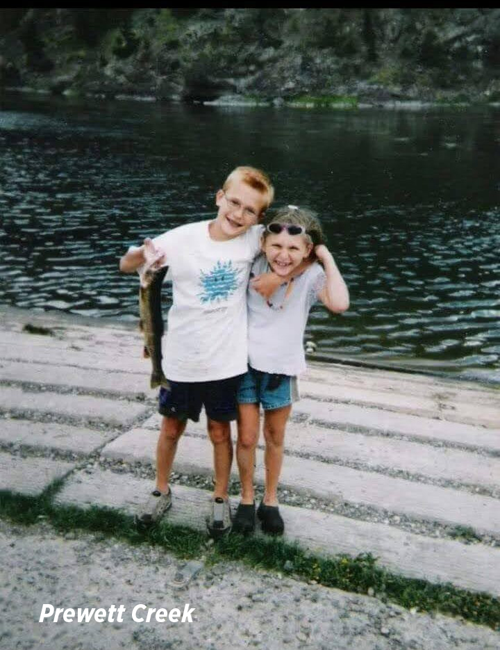 siblings fishing