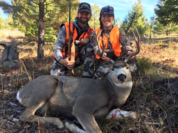 Couple deer hunting