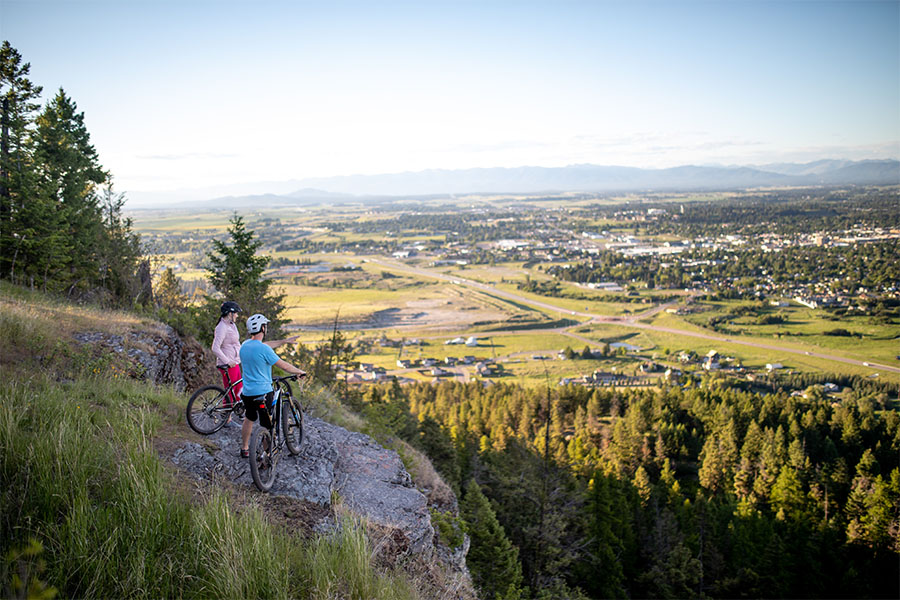 Mountain bikers at Lone Pine State Park overlook
