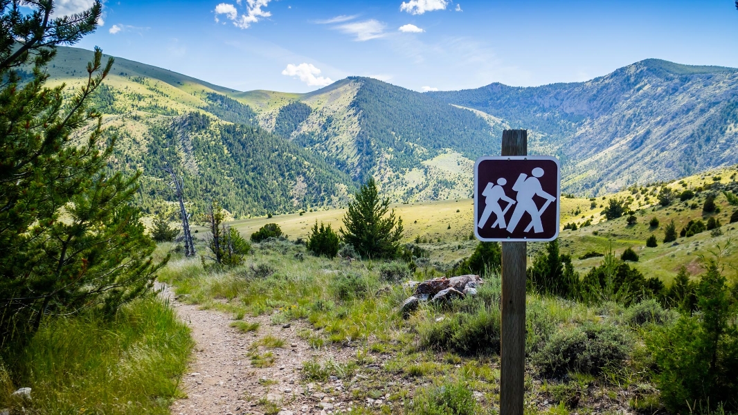 Lewis & Clark Caverns trail head sign